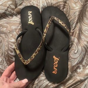 REEF SIZE 6 LEOPARD GLITTER FLIP FLOPS LIKE NEW